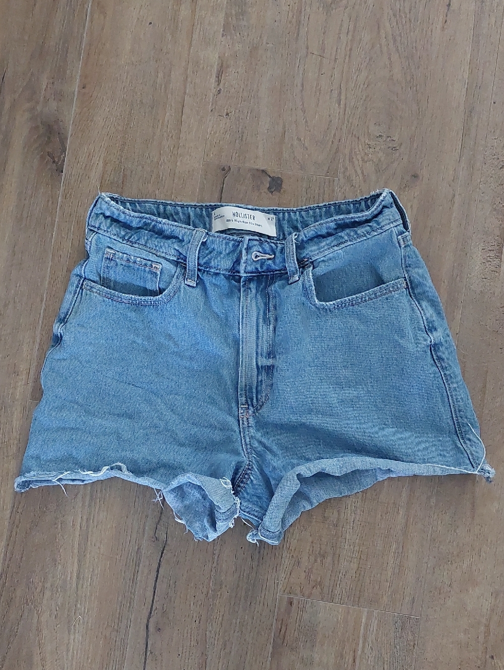 Hollister Ultra High-Rise 90s Denim Shorts Size 4 / W27